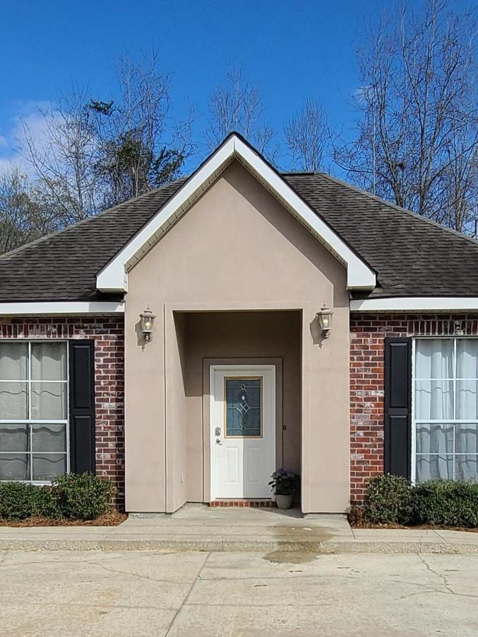 Chateau 5 Hammond Exterior photo